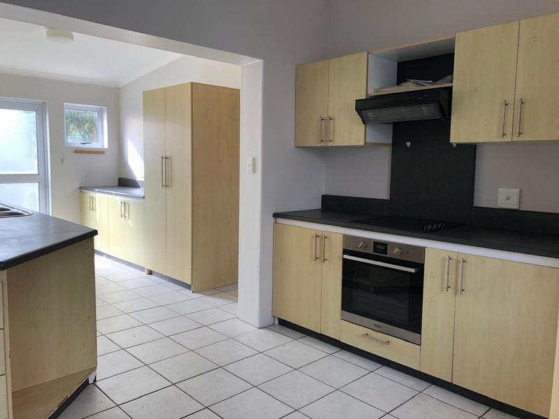 4 Bedroom Property for Sale in Perlemoenbaai Western Cape